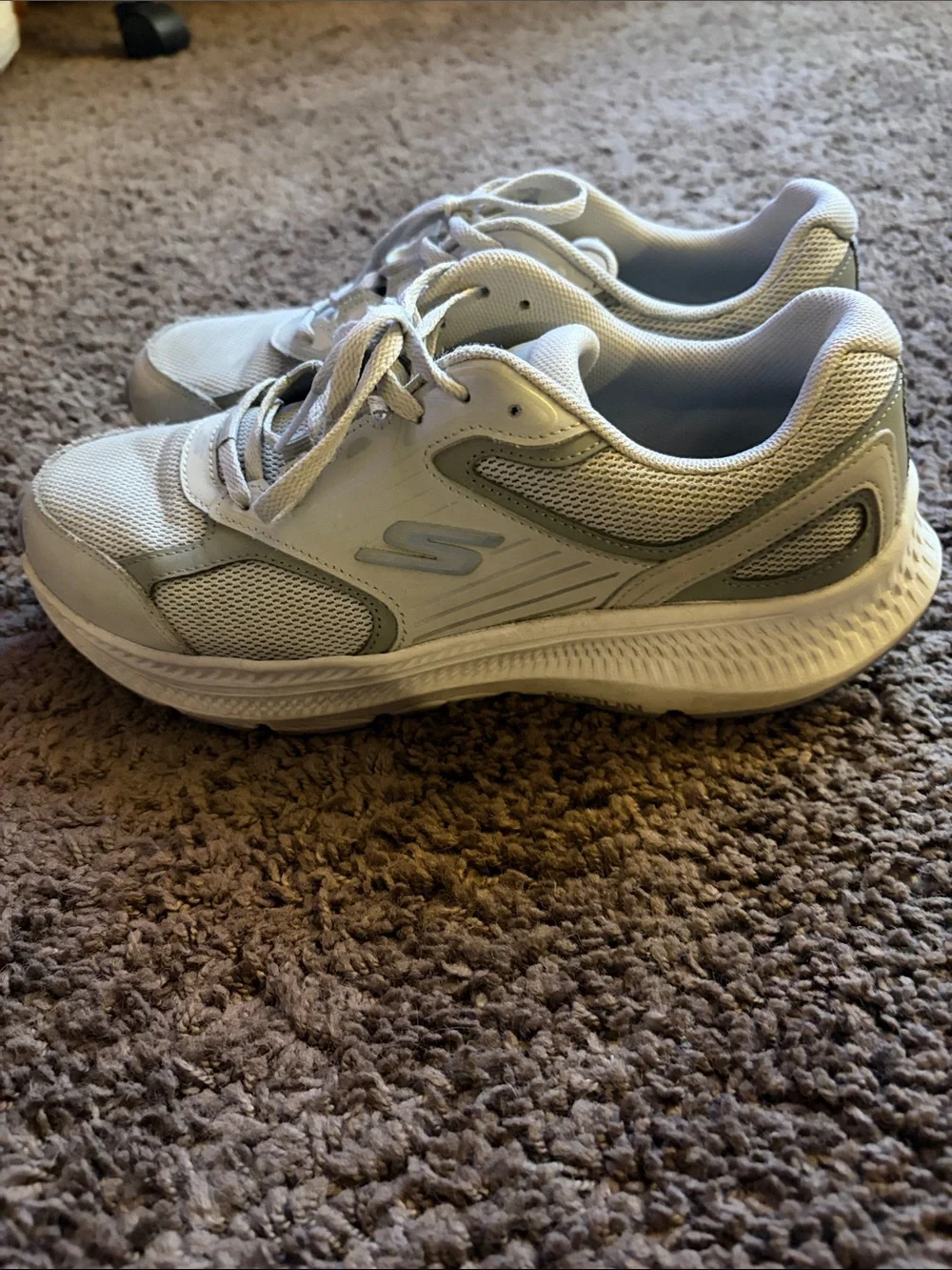 Skechers Women's White and Light Gray Athletic Sneakers Go Run